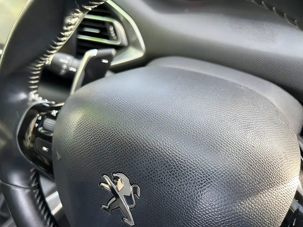 Used 2017 Peugeot 308 Allure Blue - Interior and Exterior details 16