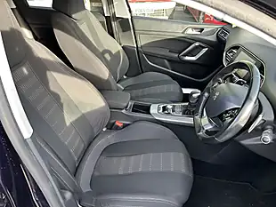 Used 2017 Peugeot 308 Allure Blue - Interior and Exterior details 3