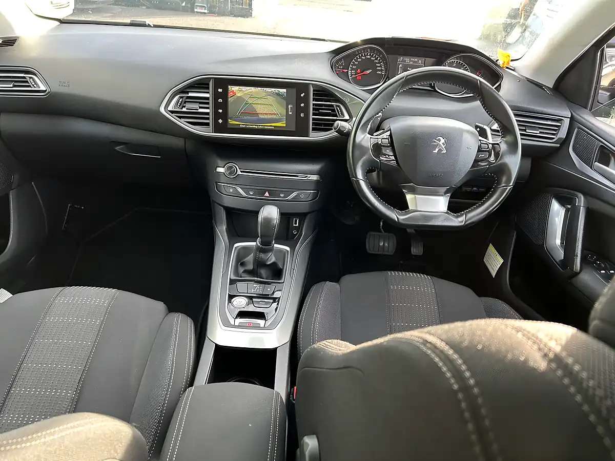 Used 2017 Peugeot 308 Allure Blue - Interior and Exterior details 4