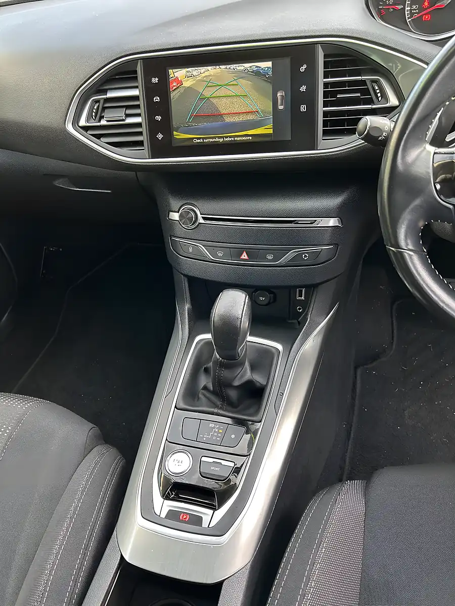 Used 2017 Peugeot 308 Allure Blue - Interior and Exterior details 5