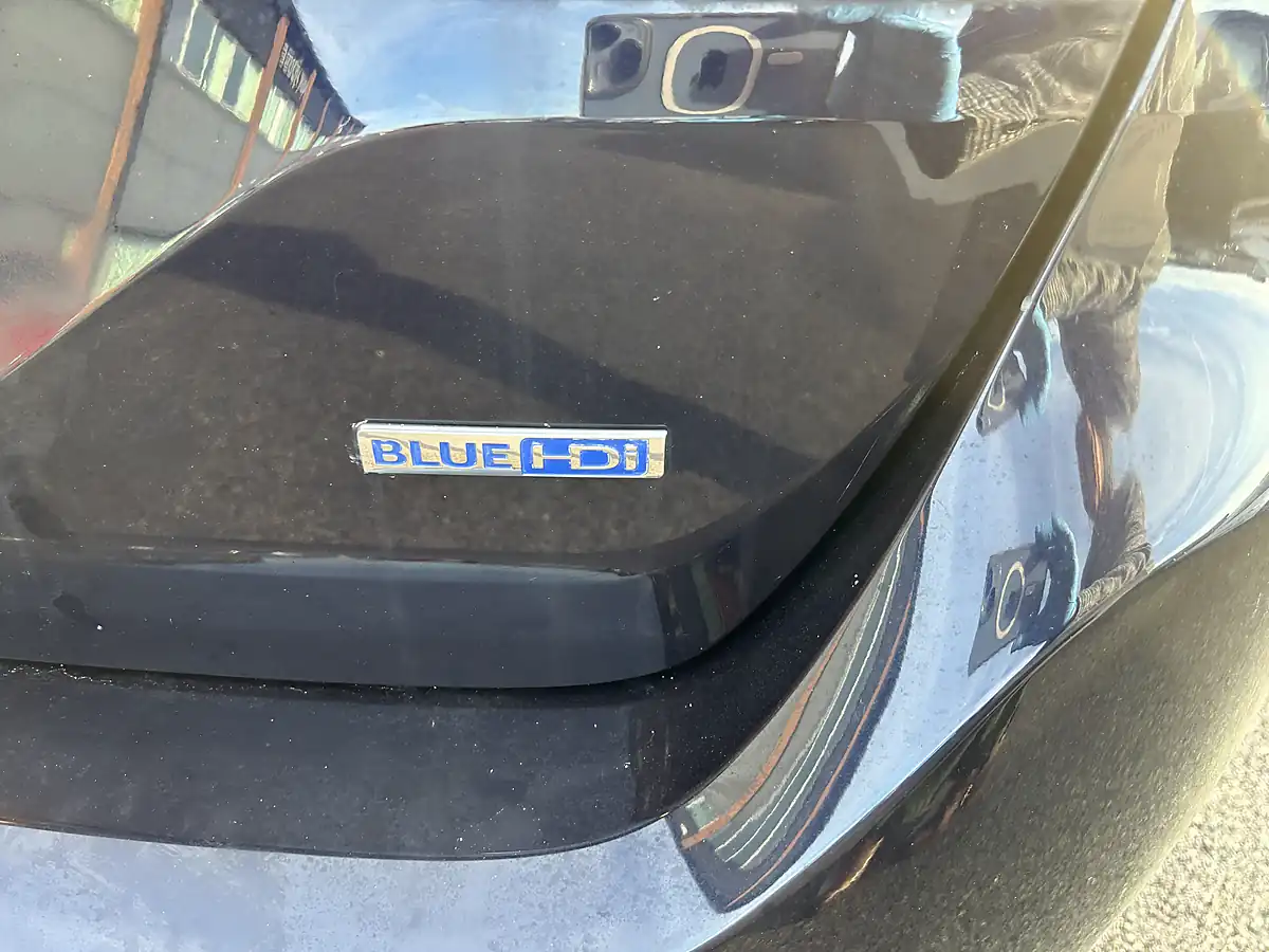 Used 2017 Peugeot 308 Allure Blue - Interior and Exterior details 8