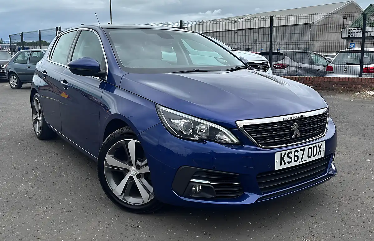Used 2017 Peugeot 308 Allure Blue - Front View