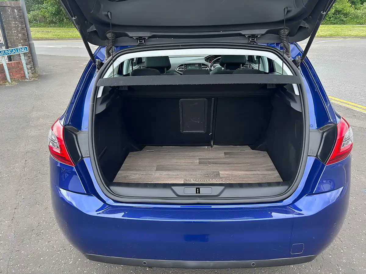 Used 2017 Peugeot 308 Allure Blue - Interior and Exterior details 11