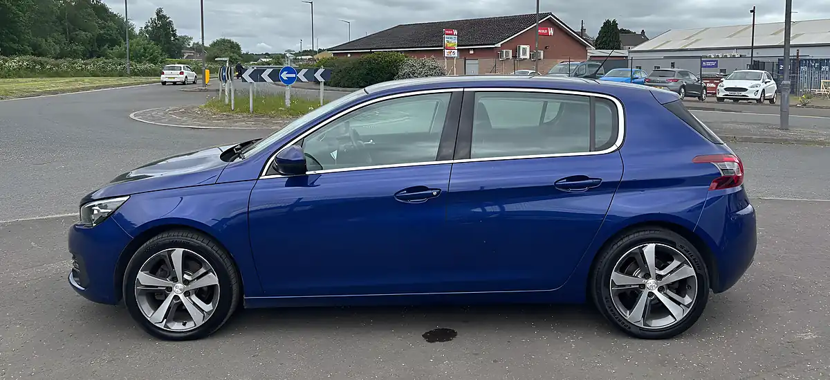 Used 2017 Peugeot 308 Allure Blue - Interior and Exterior details 3