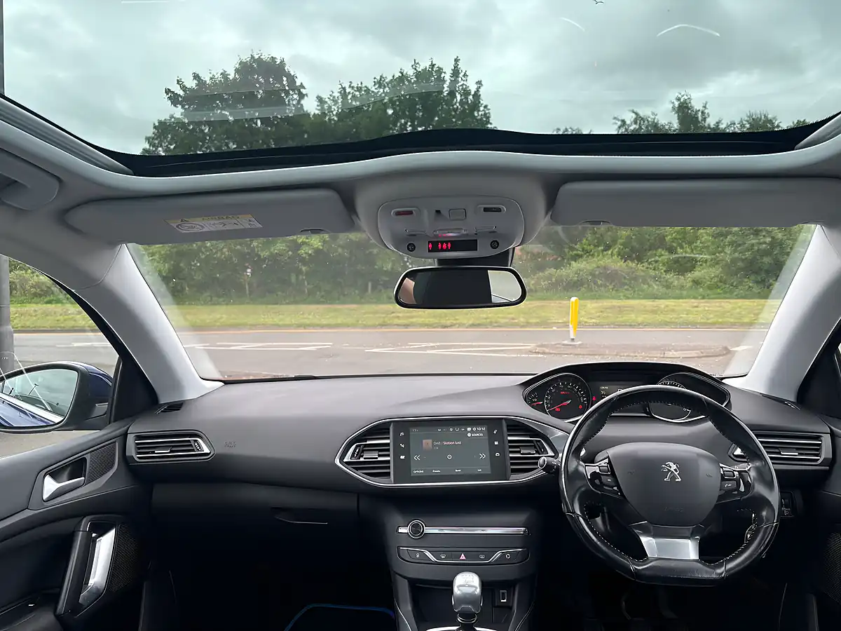 Used 2017 Peugeot 308 Allure Blue - Interior and Exterior details 6