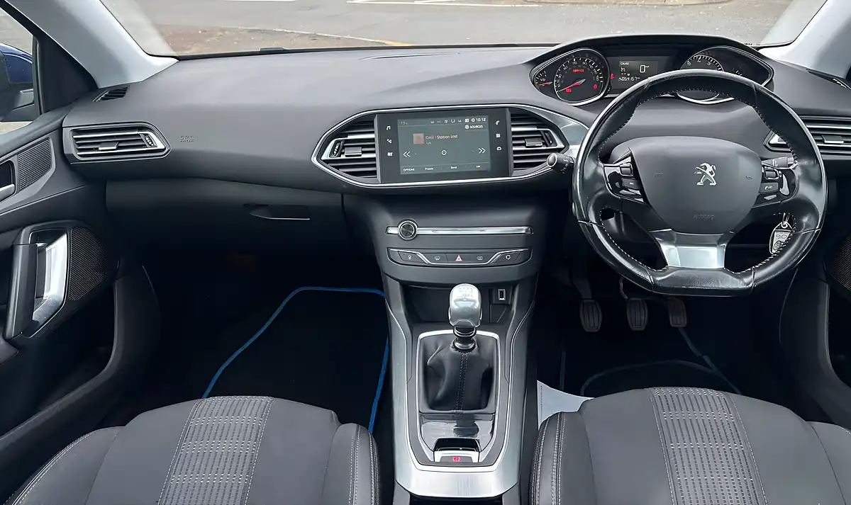 Used 2017 Peugeot 308 Allure Blue - Interior and Exterior details 7