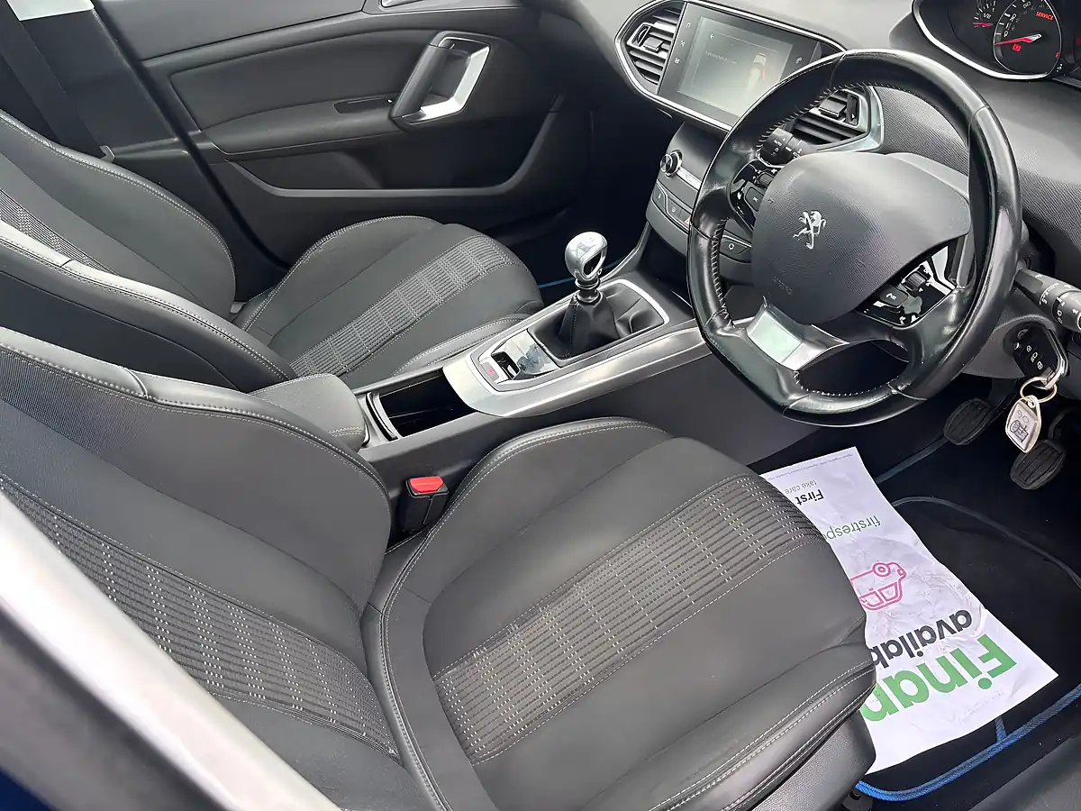Used 2017 Peugeot 308 Allure Blue - Interior and Exterior details 8
