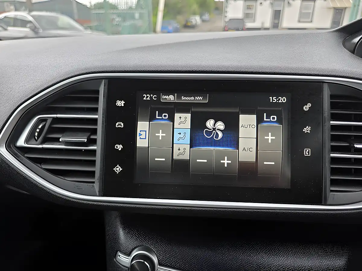 Used 2017 Peugeot 308 Allure Blue - Interior and Exterior details 11