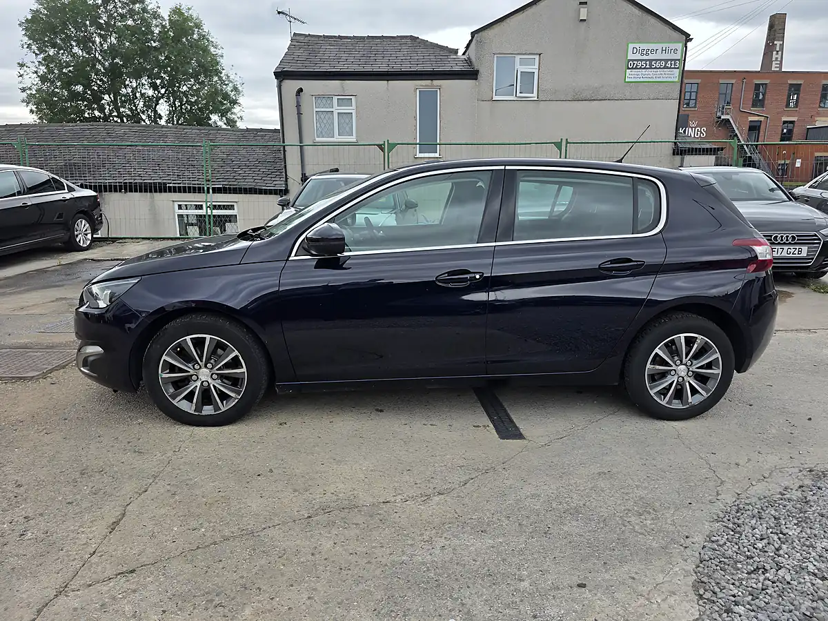 Used 2017 Peugeot 308 Allure Blue - Interior and Exterior details 4