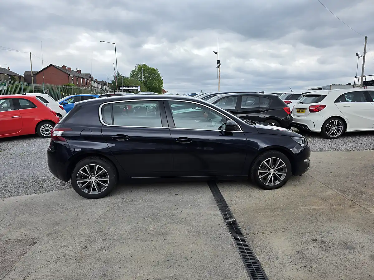 Used 2017 Peugeot 308 Allure Blue - Interior and Exterior details 5