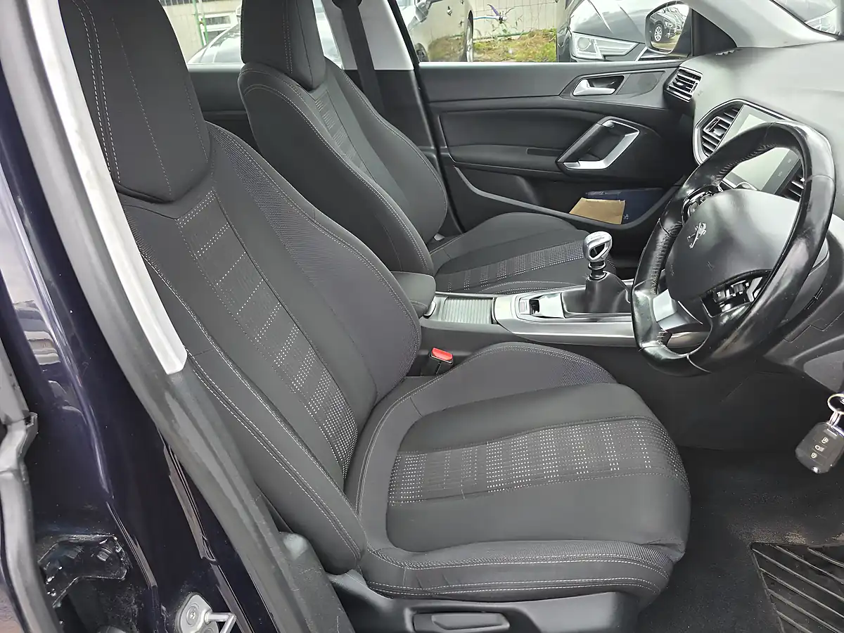 Used 2017 Peugeot 308 Allure Blue - Interior and Exterior details 9