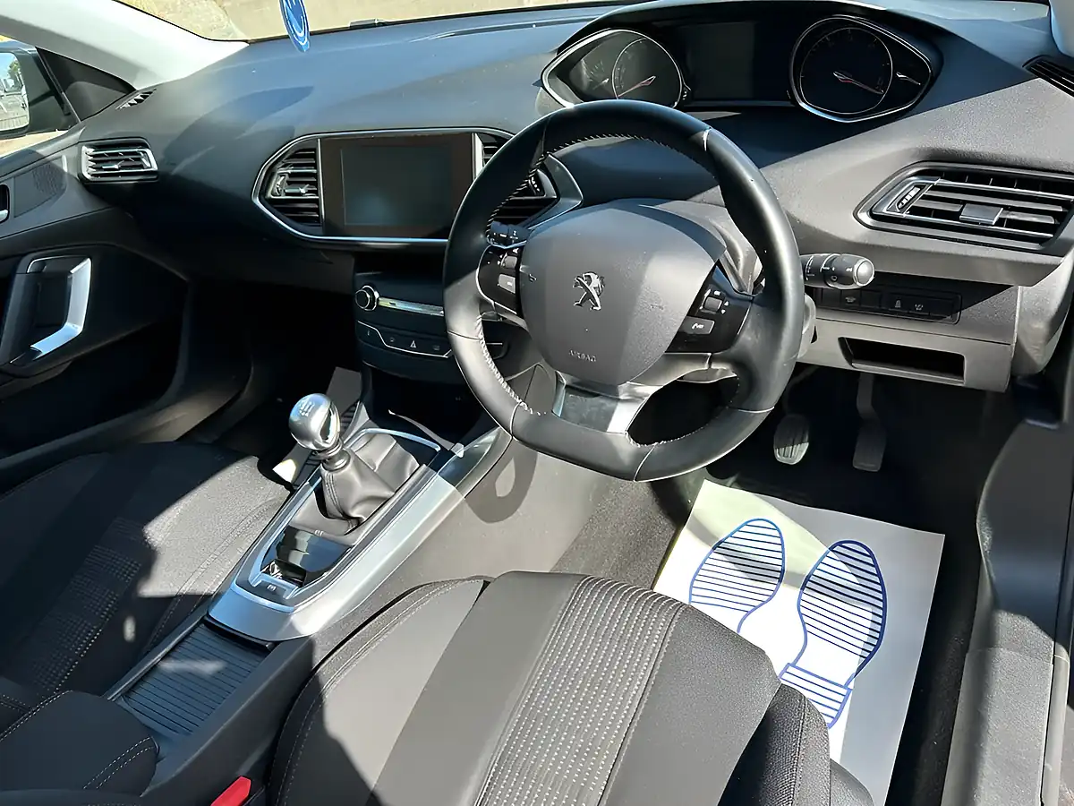 Used 2017 Peugeot 308 Allure Grey - Interior and Exterior details 3