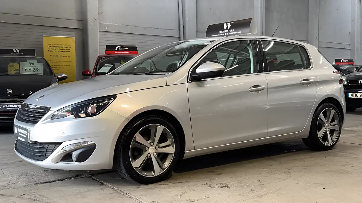 Used 2017 Peugeot 308 Allure Silver - Front View