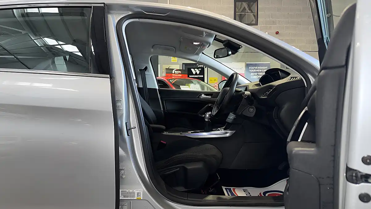 Used 2017 Peugeot 308 Allure Silver - Interior and Exterior details 10