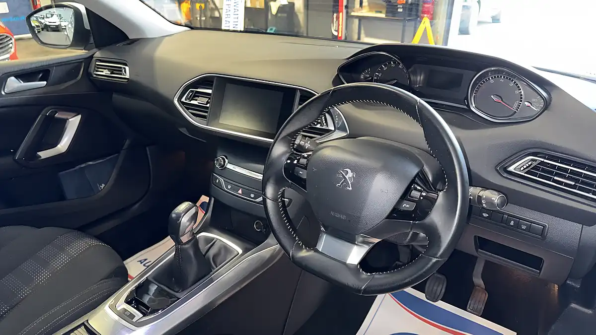 Used 2017 Peugeot 308 Allure Silver - Interior and Exterior details 11