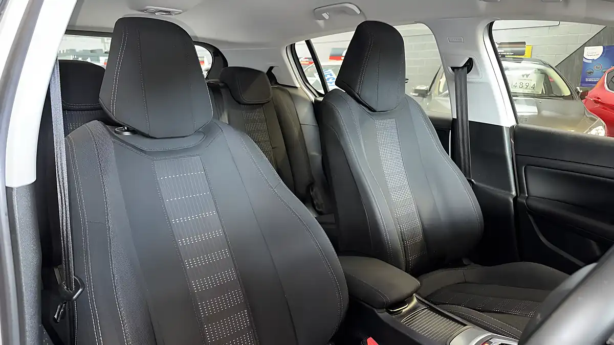 Used 2017 Peugeot 308 Allure Silver - Interior and Exterior details 12