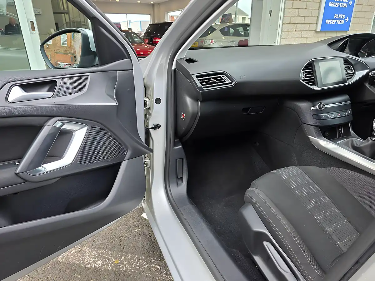 Used 2017 Peugeot 308 Allure Silver - Interior and Exterior details 13