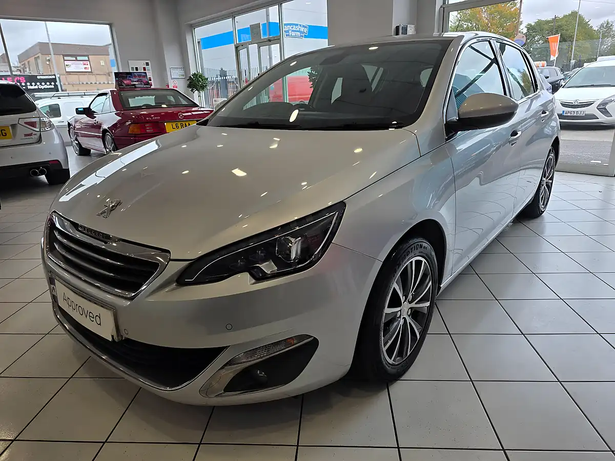 Used 2017 Peugeot 308 Allure Silver - Interior and Exterior details 3