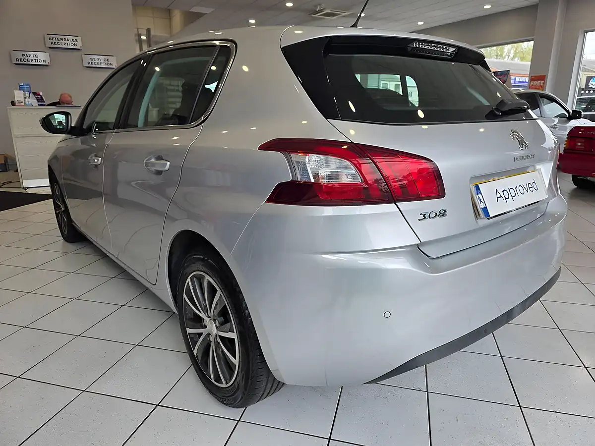 Used 2017 Peugeot 308 Allure Silver - Interior and Exterior details 4