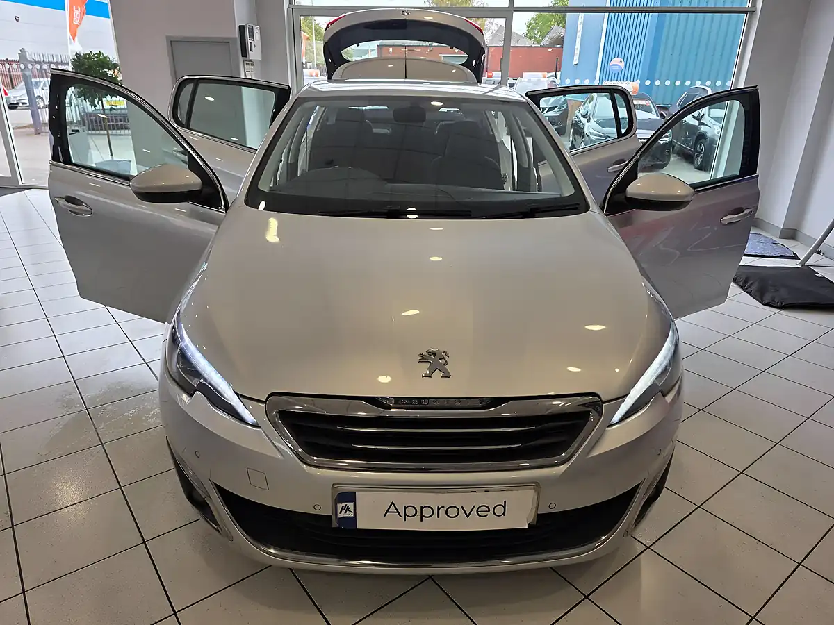 Used 2017 Peugeot 308 Allure Silver - Interior and Exterior details 5