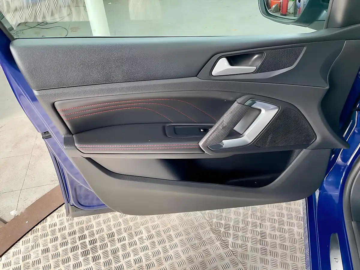 Used 2017 Peugeot 308 GT Line Blue - Interior and Exterior details 17