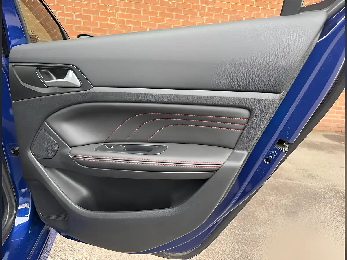 Used 2017 Peugeot 308 GT Line Blue - Interior and Exterior details 15