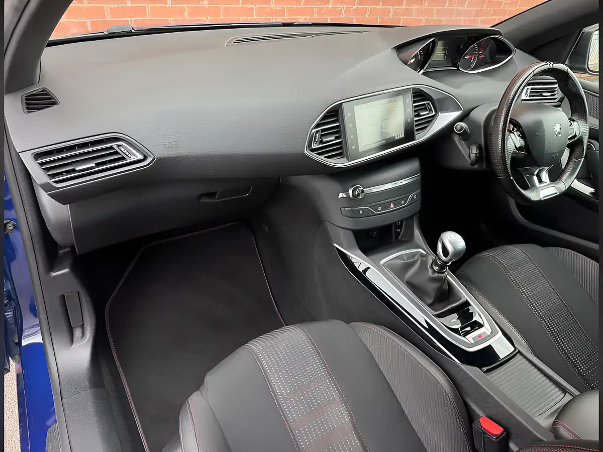 Used 2017 Peugeot 308 GT Line Blue - Interior and Exterior details 17