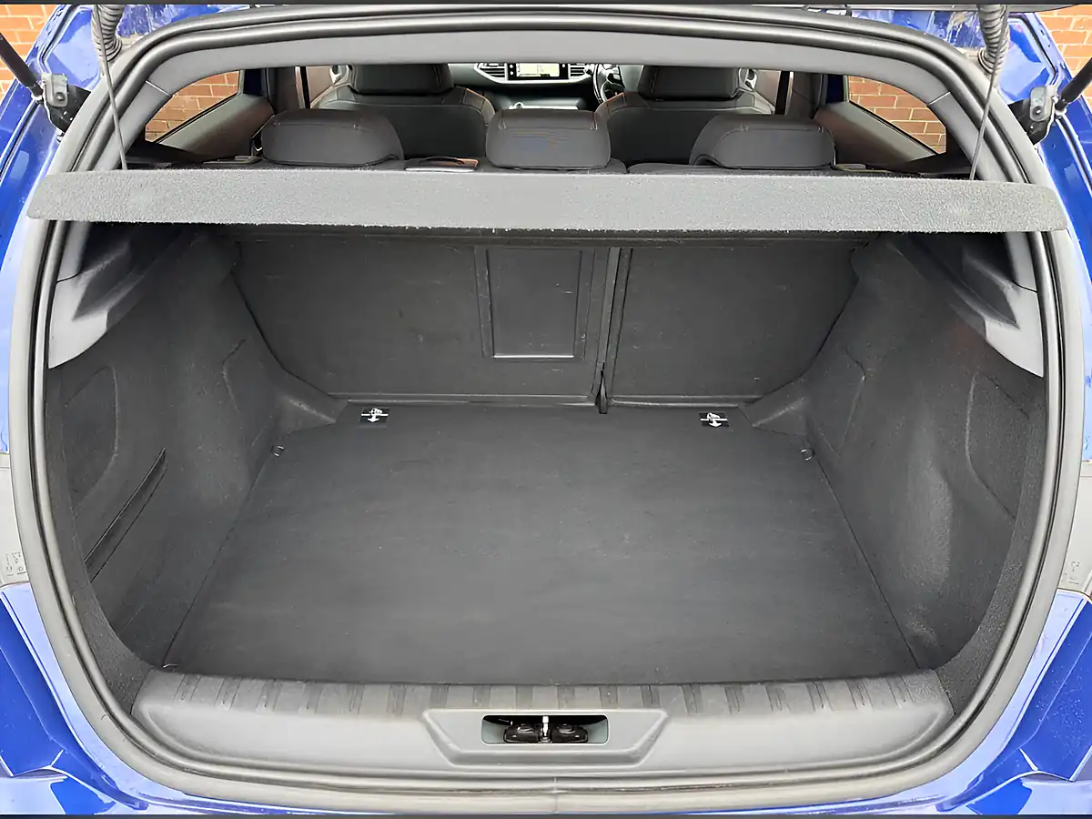 Used 2017 Peugeot 308 GT Line Blue - Interior and Exterior details 9
