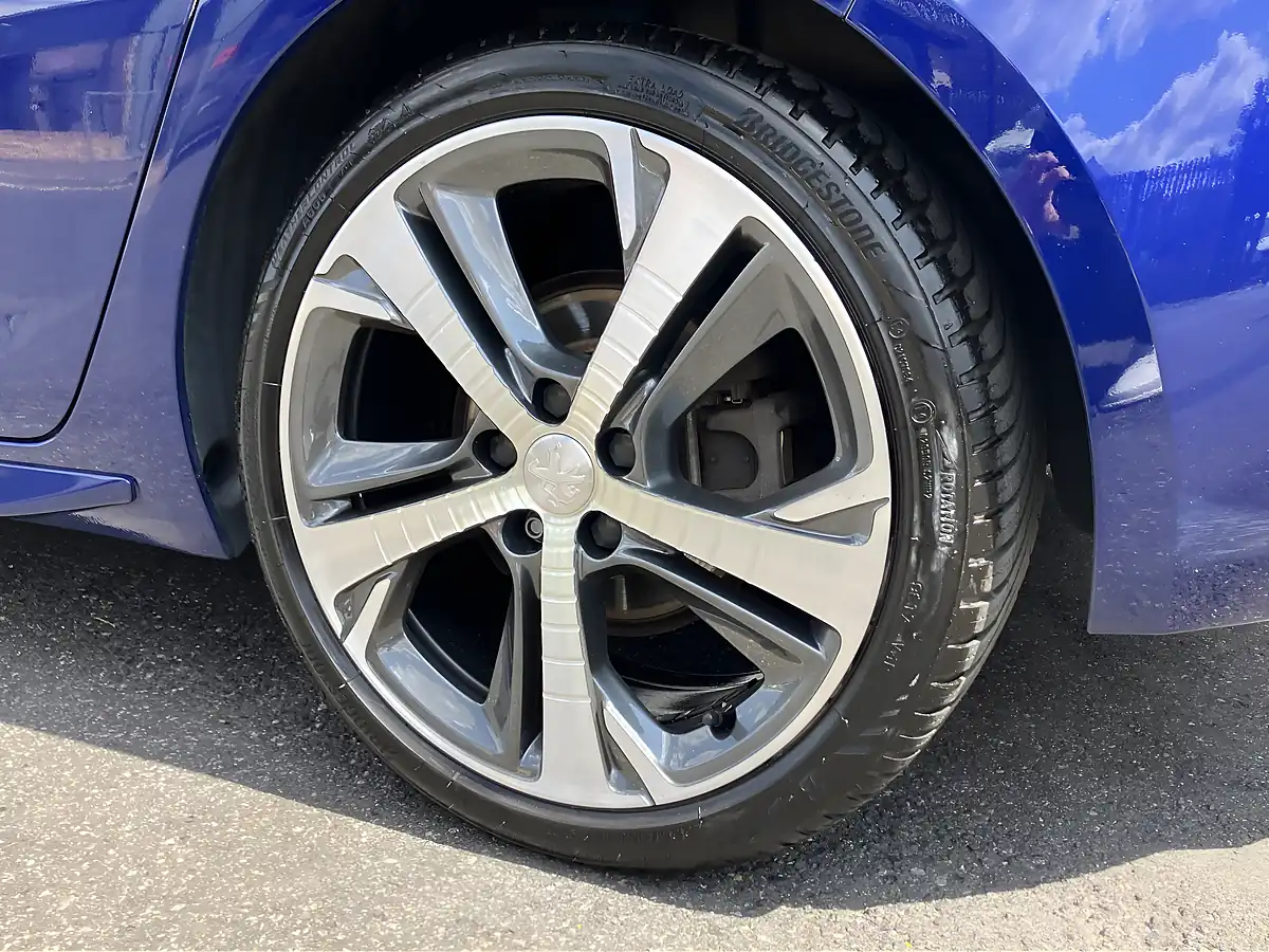 Used 2017 Peugeot 308 GT Line Blue - Interior and Exterior details 13