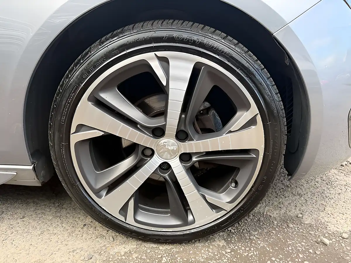 Used 2017 Peugeot 308 GT Line Grey - Interior and Exterior details 9