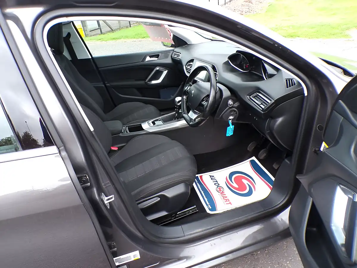 Used 2017 Peugeot 308 Sw Allure Grey - Interior and Exterior details 3