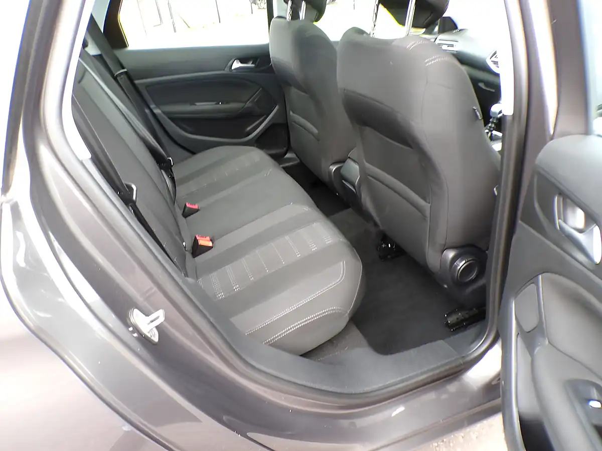 Used 2017 Peugeot 308 Sw Allure Grey - Interior and Exterior details 4