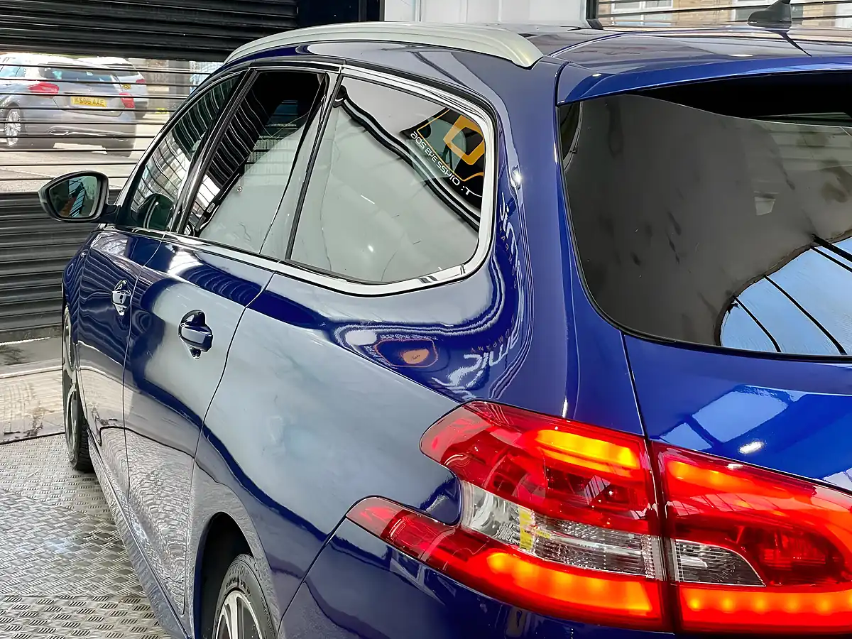 Used 2017 Peugeot 308 Sw GT Line Blue - Interior and Exterior details 10