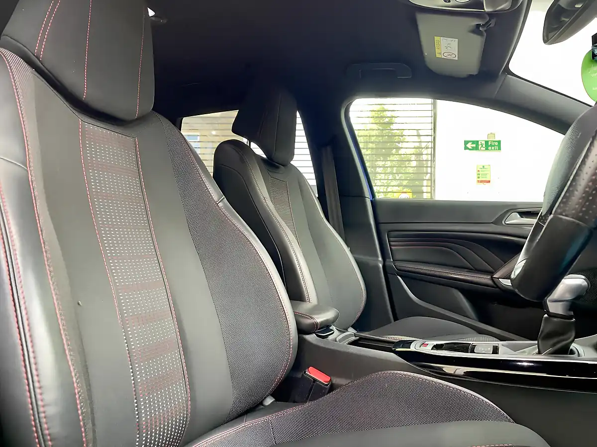 Used 2017 Peugeot 308 Sw GT Line Blue - Interior and Exterior details 7