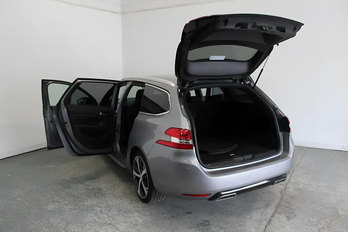 Used 2017 Peugeot 308 Sw GT Line Grey - Interior and Exterior details 11