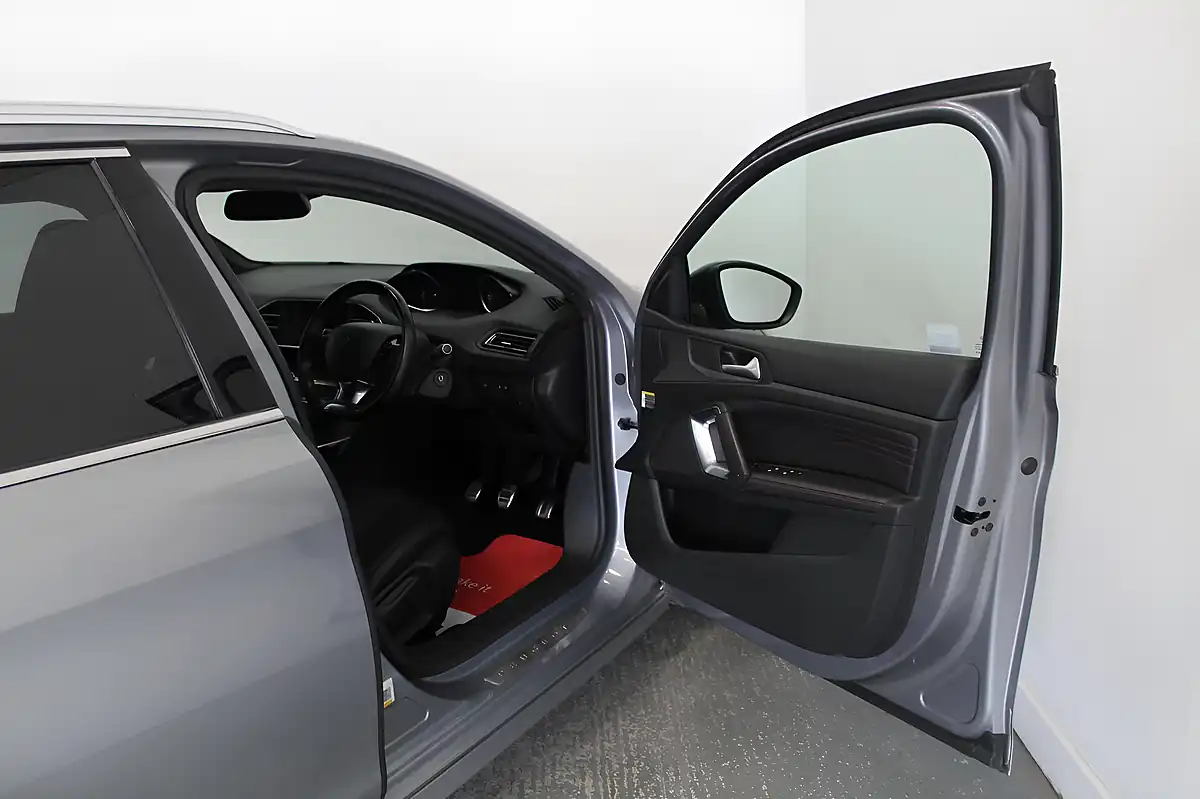 Used 2017 Peugeot 308 Sw GT Line Grey - Interior and Exterior details 12