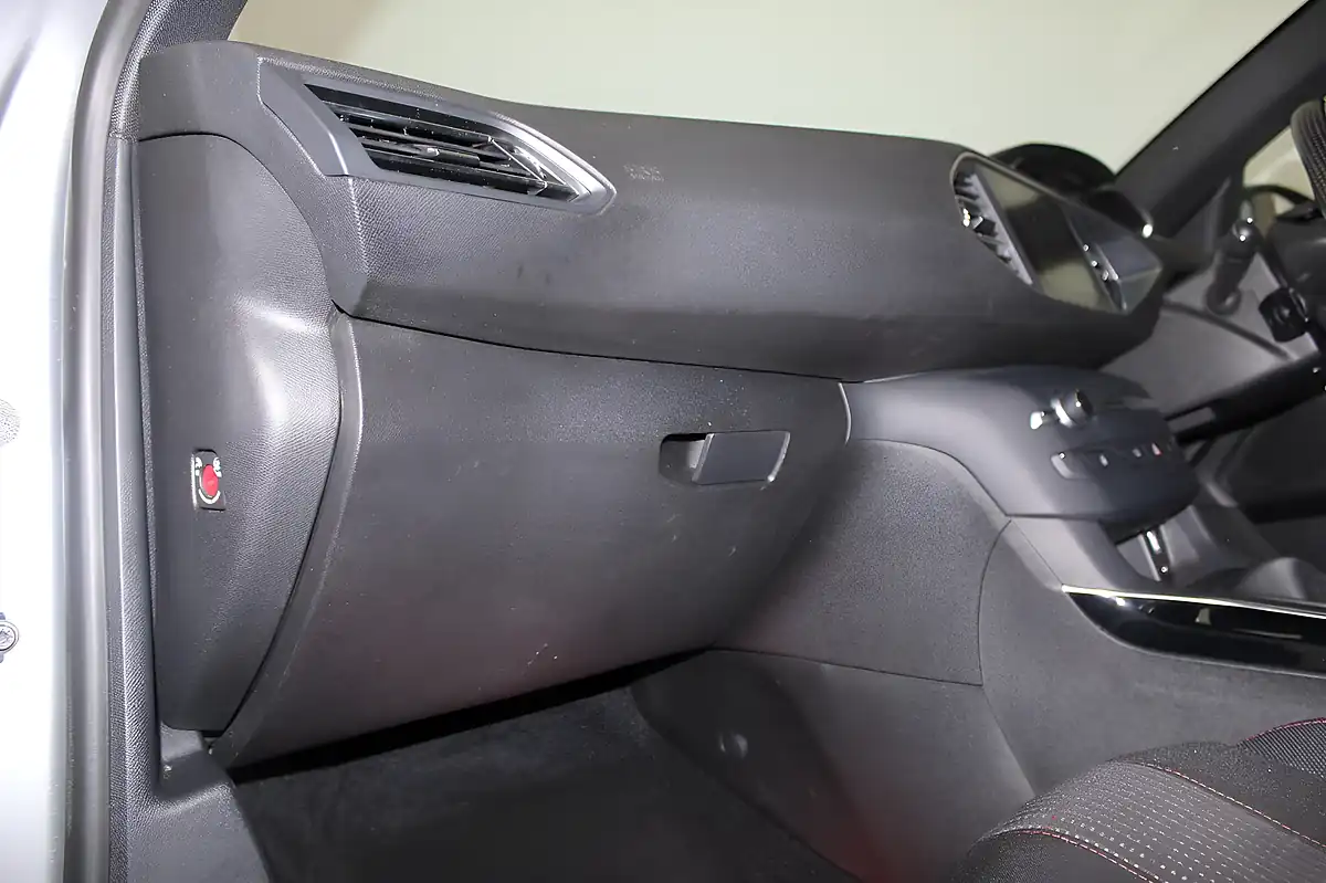 Used 2017 Peugeot 308 Sw GT Line Grey - Interior and Exterior details 14