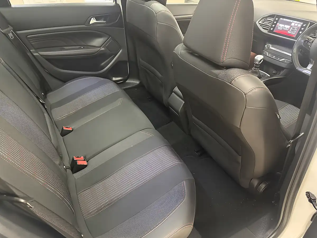 Used 2017 Peugeot 308 Sw GT Line White - Interior and Exterior details 12