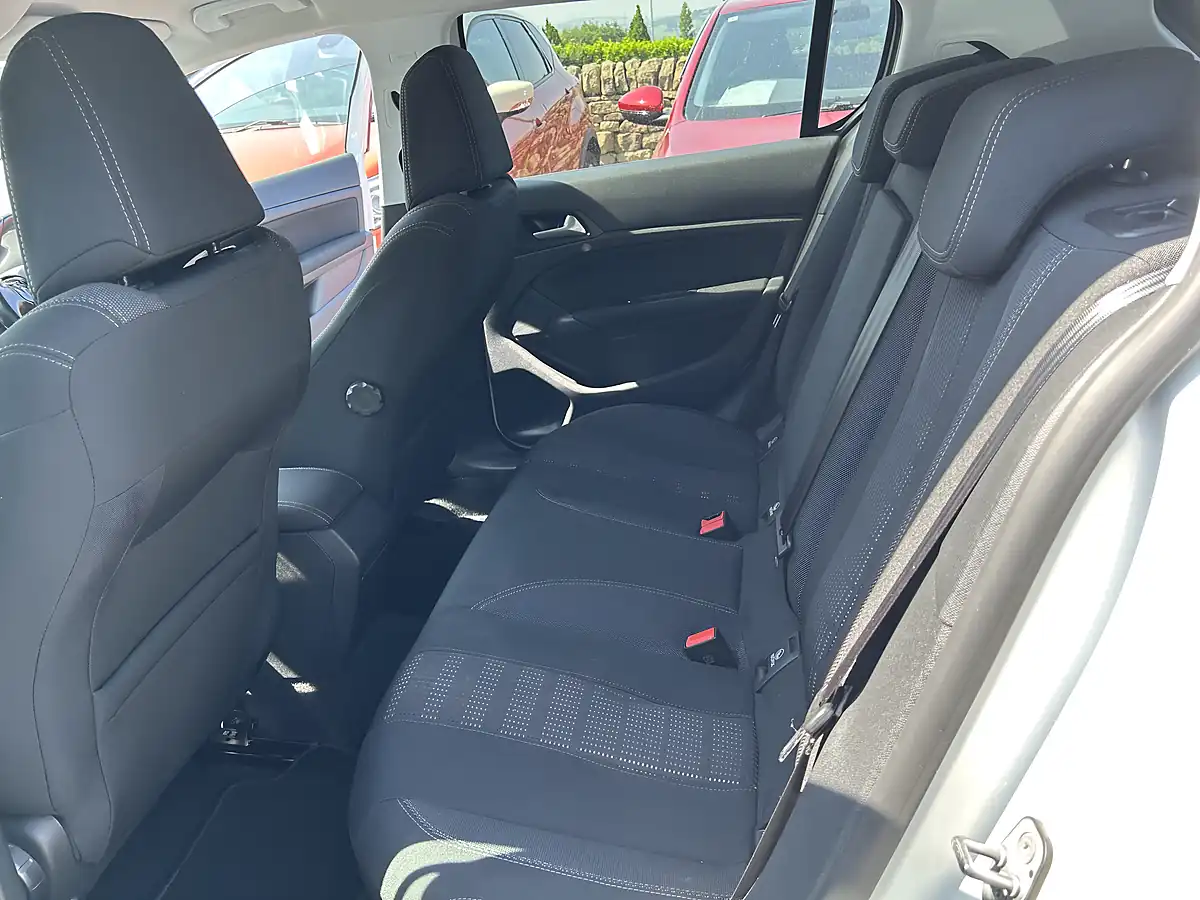 Used 2017 Peugeot 308 White - Interior and Exterior details 16