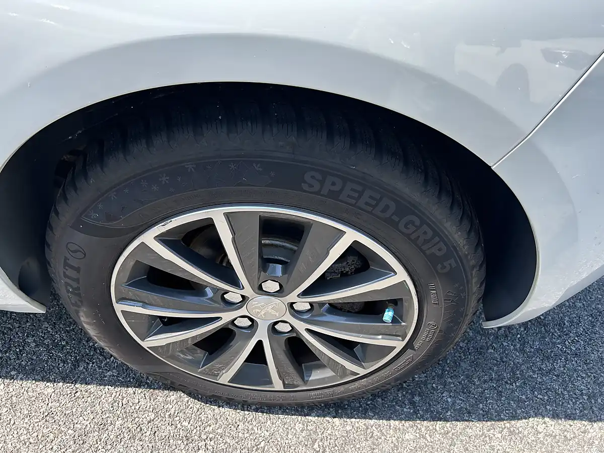 Used 2017 Peugeot 308 White - Interior and Exterior details 19
