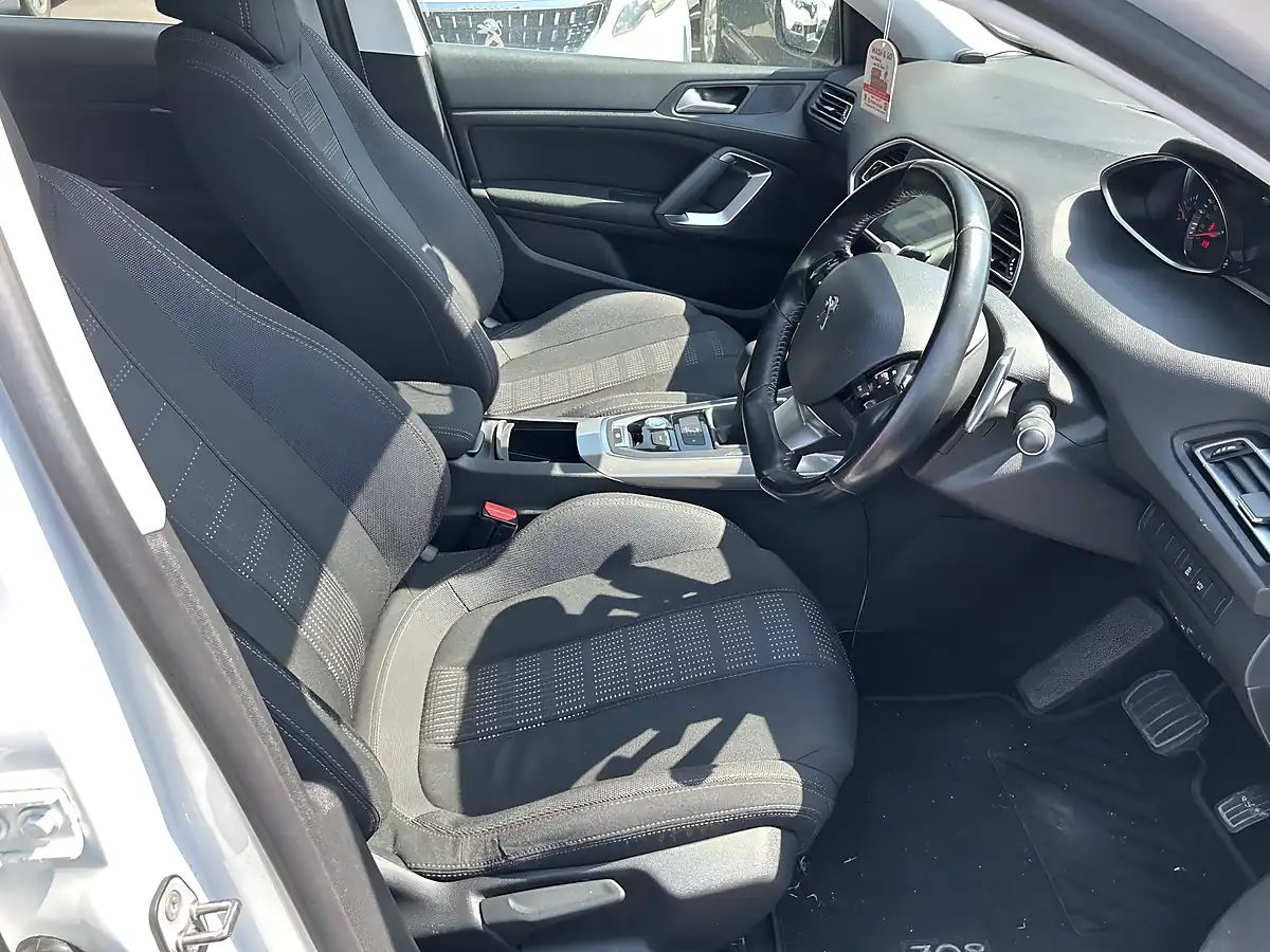 Used 2017 Peugeot 308 White - Interior and Exterior details 7