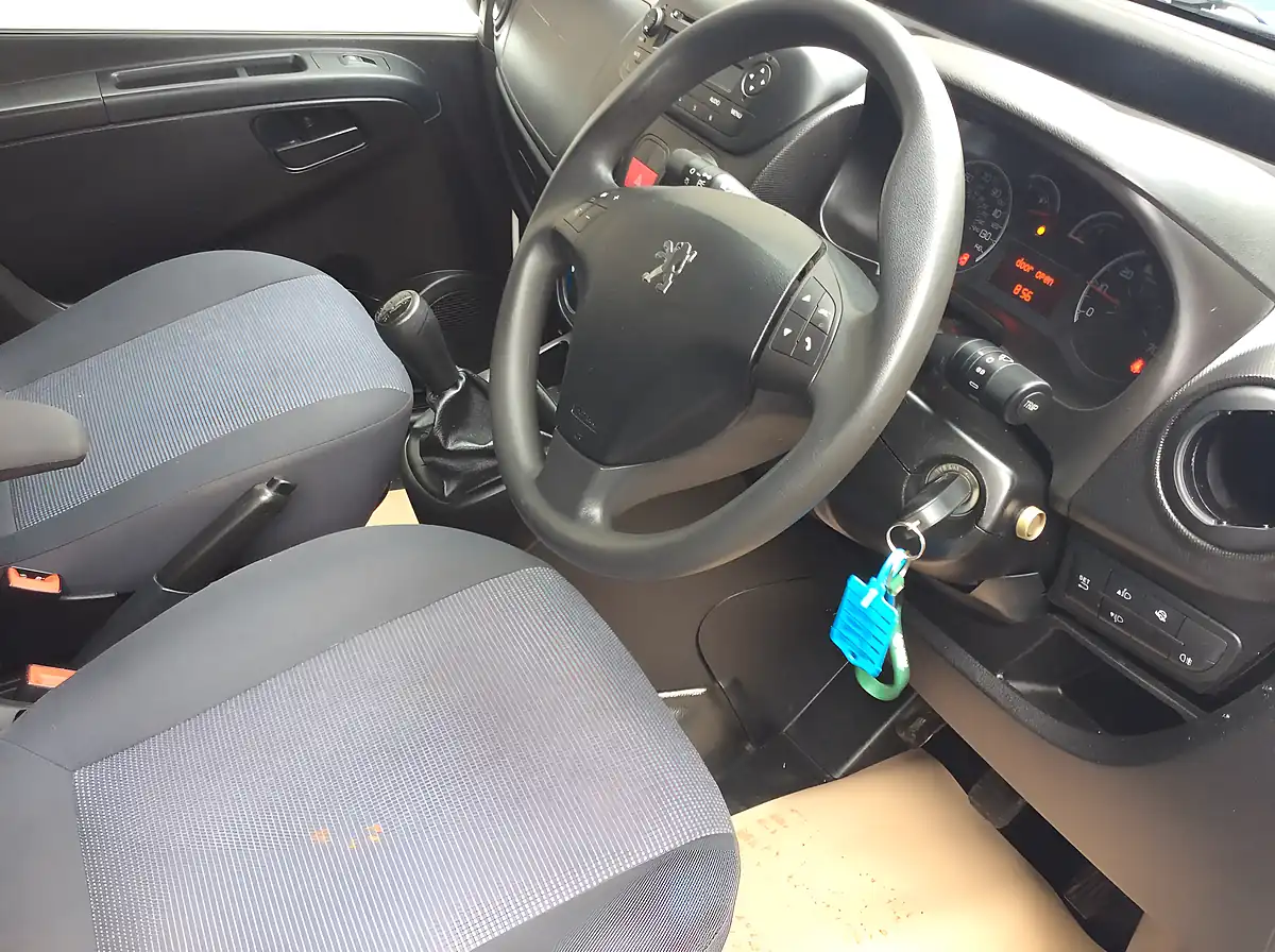 Used 2017 Peugeot Bipper Professional White - Interior and Exterior details 11