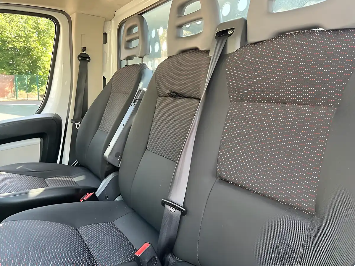 Used 2017 Peugeot Boxer 335 Chassis Cab White - Interior and Exterior details 10