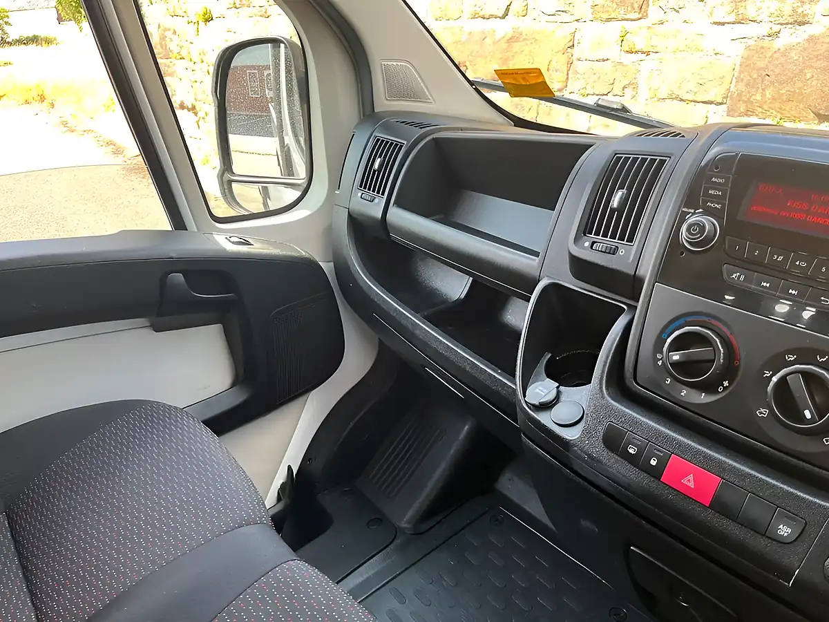 Used 2017 Peugeot Boxer 335 Chassis Cab White - Interior and Exterior details 13
