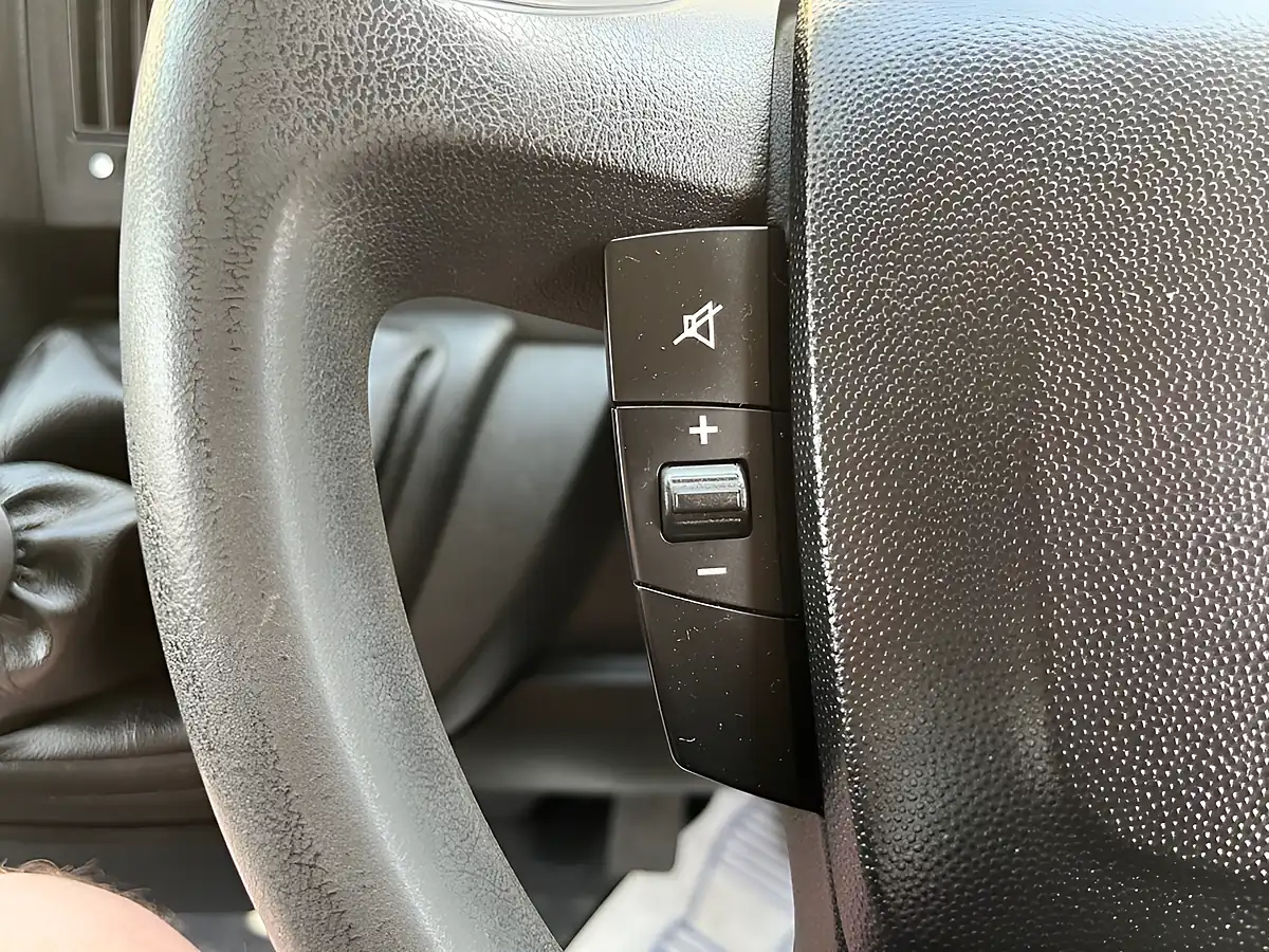 Used 2017 Peugeot Boxer 335 Chassis Cab White - Interior and Exterior details 15
