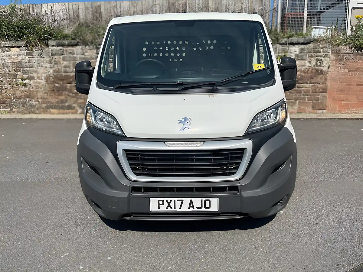 Used 2017 Peugeot Boxer 335 Chassis Cab White - Interior and Exterior details 2