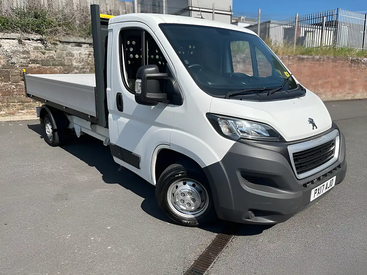 Used 2017 Peugeot Boxer 335 Chassis Cab White - Interior and Exterior details 3