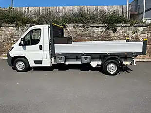 Used 2017 Peugeot Boxer 335 Chassis Cab White - Interior and Exterior details 4