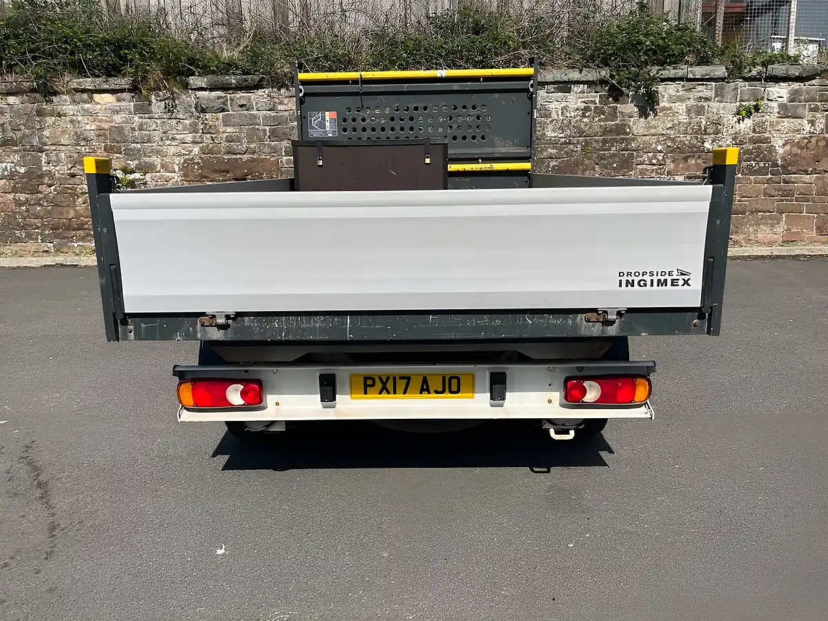 Used 2017 Peugeot Boxer 335 Chassis Cab White - Interior and Exterior details 7