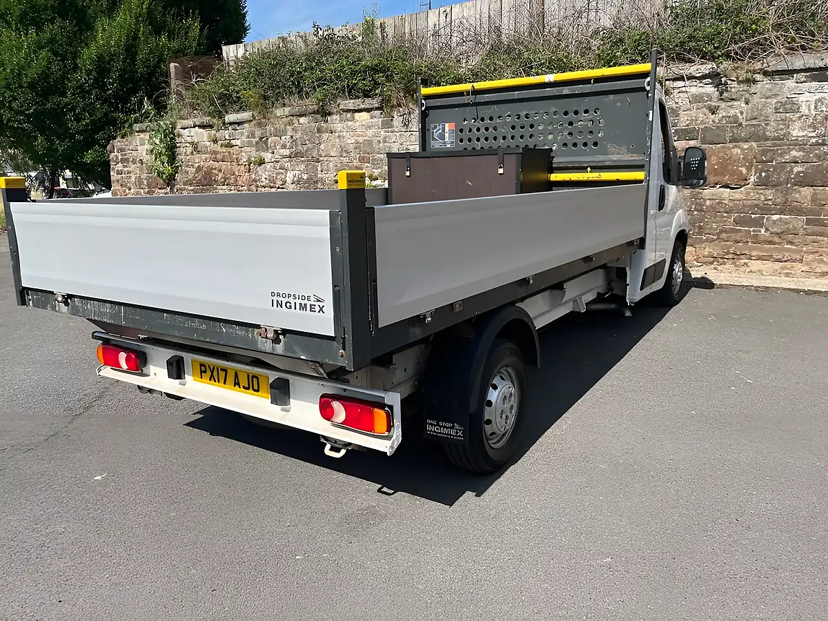 Used 2017 Peugeot Boxer 335 Chassis Cab White - Interior and Exterior details 8